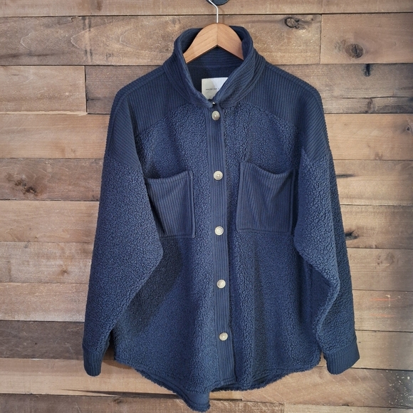 American Eagle Sherpa Fleece Button Up Jacker Sz Medium - Picture 1 of 7